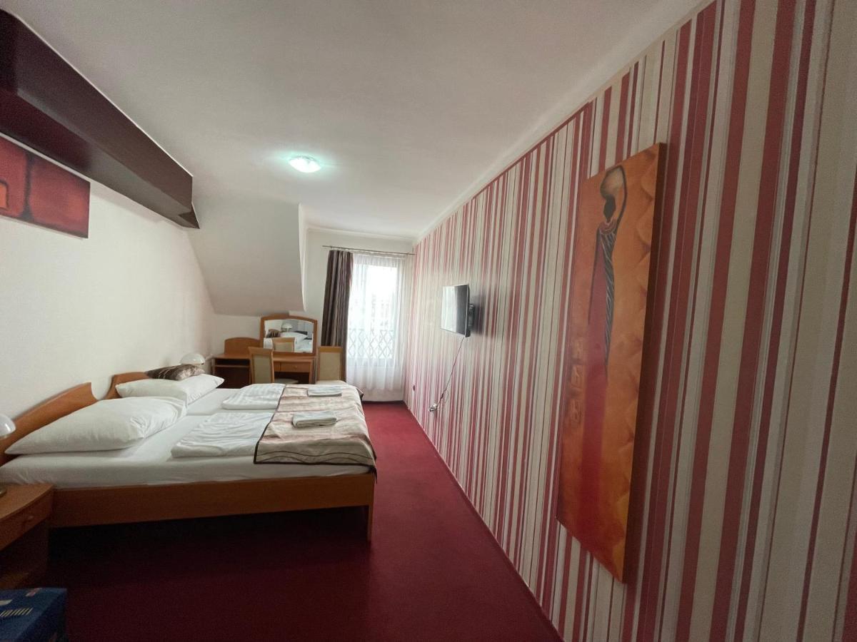Hotel Minaret&Etterem Eger Exterior photo